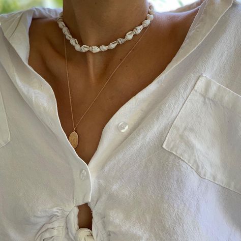 Cowrie Shell Necklace Outfit, Shell Necklace Outfit, Choker Necklace Outfit, Erin Taylor, Real Life Mermaids, Cowrie Shell Necklace, Minimal Boho, Necklace Outfit, Shell Choker