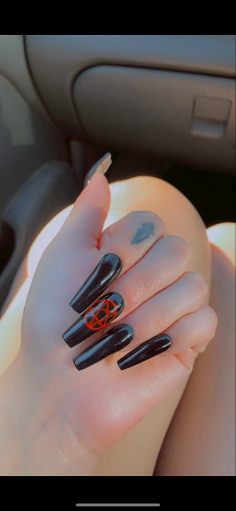 Acrylic Nails Ideas Emo, Simple Gothic Nails Coffin, Black Nails Goth Gothic, Punk Rock Nails Grunge, Motley Crue Nails, Nails Acrylic Gothic, Goth Coffin Nails, Nail Ideas Emo, Black Nails Emo