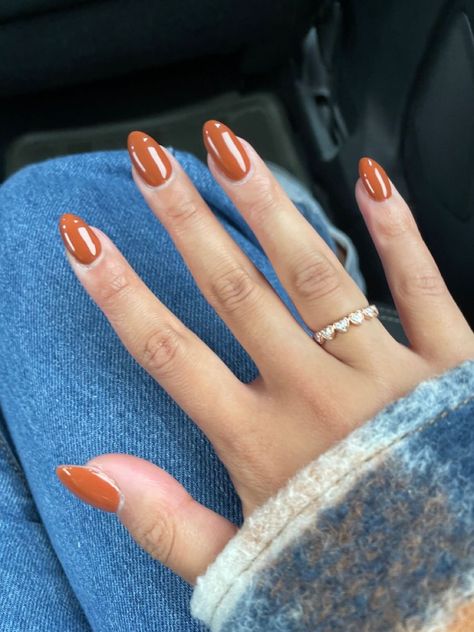 Gel Nails Terracotta, November Thanksgiving Nails, Orange September Nails, Between Summer And Fall Nails, Terracotta Nails Acrylic, Burnt Orange Brown Nails, Fall Nails Brown And Orange, Fall Solid Nails, Fall Season Nails Acrylic Short Almond