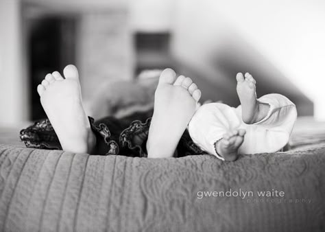 newborn and sibling photography ideas - Google Search Brother Pictures, Photo Bb, Brother Photos, Newborn Sibling, Sibling Pictures, Foto Newborn, Baby Fotografie, Sibling Photography, Newborn Family Photos