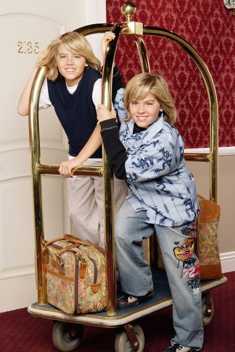 25 Suite Life of Zack and Cody Moments Every Young Millennial Will Remember Cole And Dylan Sprouse, Old Disney Channel, Dylan And Cole, Celebrity Siblings, Dylan Sprouse, Suite Life, Emperors New Groove, Childhood Movies, Old Disney