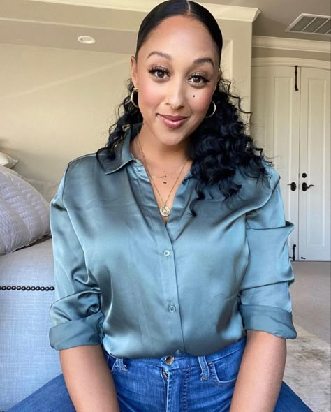 Glamorous Ponytail, Black Hollywood Glamour, Hollywood Glamour Aesthetic, Tia And Tamera Mowry, Human Hair Ponytail Extensions, Human Hair Ponytail, Tia Mowry, Tamera Mowry, Latest Hair Color