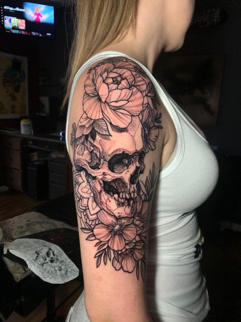 Skull and flower tattoo, skull tattoo, flower tattoo, shoulder piece, shoulder tattoo, quarter sleeve, half slevee Best Flowers For Tattoos, Tattoo Quarter Sleeve, Skull Tattoos For Women, Skull And Flower Tattoo, Sleeve Tattoo Ideas For Women, Pretty Skull Tattoos, Shoulder Piece Tattoo, Floral Skull Tattoos, Skull Thigh Tattoos