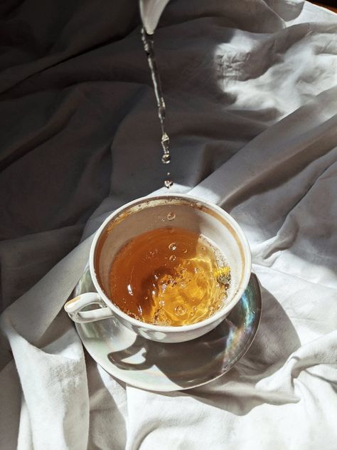 Pouring Tea into a Ceramic Cup · Free Stock Photo Pouring Tea, Photo Cup, Cuppa Tea, Pretty Drinks, Morning Tea, Creative And Aesthetic Development, Moscow Mule Mugs, Tea Lover, Ceramic Cups