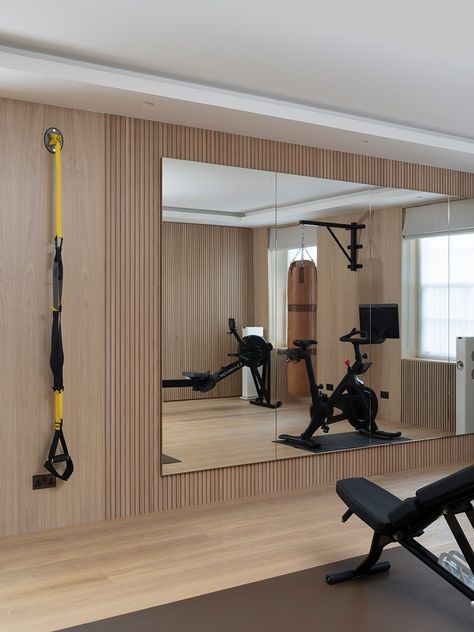 Chelsea Home Gym - Paragon Studio | Luxury Gym Portfolio Home Gym Locker Room, Wellness Home Aesthetic, Gym Aesthetic Interior Design, Gym Decorating Ideas Interior Design, Luxury Fitness Aesthetic, Home Gym Office, Home Gym With Sauna, Black Home Gym, Home Gym Aesthetic