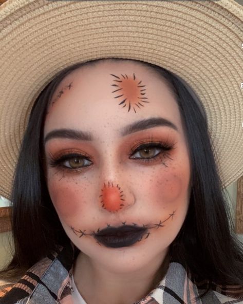 Scarecrow where? More like a gorgeous crow! 😍 @_jennyydior used our Moisture Lip Color in the shade 'Black Velvet' to create this scarecrow-inspired look 🧡 Available online at www.lacolors.com 🧡 Scary Scarecrow Makeup, Cute Scarecrow Makeup, Crow Makeup, Scarecrow Halloween Makeup, Scarecrow Makeup, Scarecrow Halloween, Halloween Scarecrow, Halloween Makeup Inspiration, Face Painting Designs