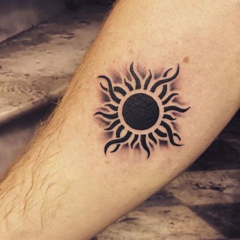 Sun Tattoo Meaning, Sun Tattoo Ideas, Tato Minimal, Sun Tattoo Designs, Simple Tattoo Designs, Sun Tattoos, Arm Band Tattoo, Unique Tattoo Designs, Tattoo Cover