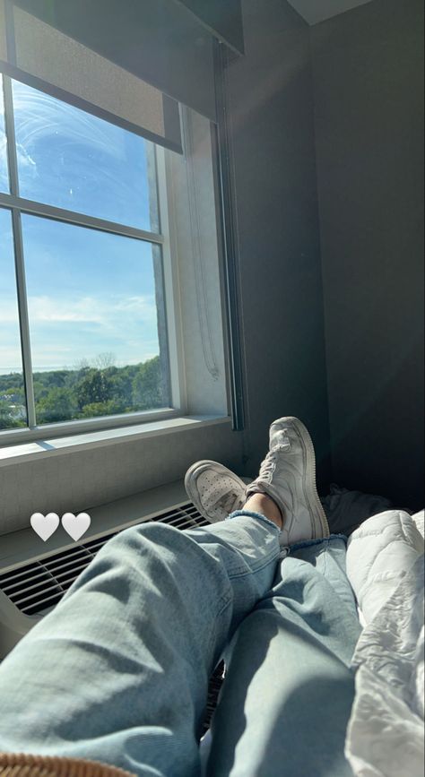 hotel room views>> Hotel Room Pics Instagram, Hotel Stay Aesthetic, Hotel Selfie Ideas, Pics In Hotel Room, Hotel Ig Story, Hotel Room Instagram Story, Hotel Room Snapchat Stories, Aesthetic Hotel Room Pictures, Hotel Room Photoshoot Ideas Instagram