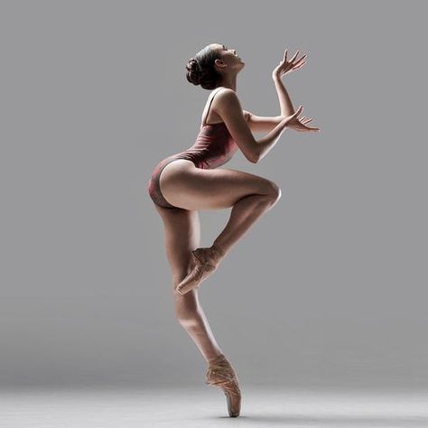 Maria Instagram, Ballerina Poses, Art Ballerina, Ballet Dance Photography, Dancers Body, Dance Picture Poses, Dancer Photography, Dancer Pose, Dance Photography Poses