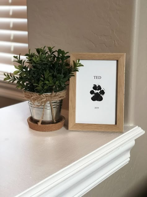 Puppy Paw Painting, Diy Dog Paw Print Paint, Paw Print Gift Ideas, Paint Paw Prints Diy, Best Dog Gift Ideas, Dog Paw Art Ideas, Pet Paintings Diy, Trendy Things To Sell, Dog Paw Print Craft Paint