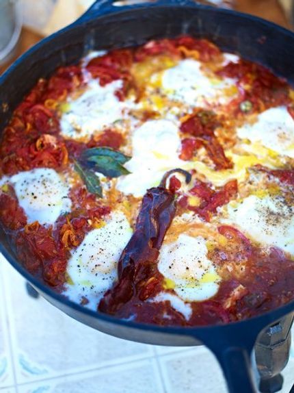 Huevos rancheros recipe | Jamie Oliver egg recipes Mexican Eggs, Mexican Breakfast, Jamie Oliver Recipes, Breakfast Brunch Recipes, Jamie Oliver, Breakfast Recipes Easy, Mexican Recipes, Breakfast And Brunch, Egg Recipes