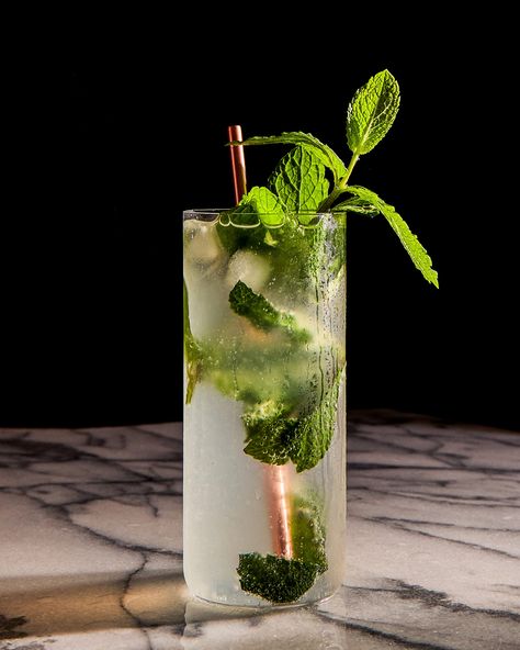 Making the best mojito, Cuba’s signature minty rum cocktail, is easy—if you follow these simple instructions. Sophisticated Cocktails, Caesar Salad Pizza, Best Mojito Recipe, Mojito Glass, Spritz Bar, Yum Drinks, Matt Taylor, Classic Mojito, Green Chile Chicken Enchiladas