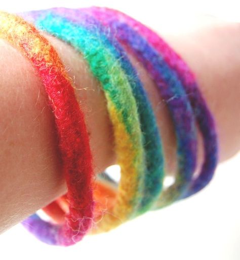 Rainbow Things, Felt Bracelet, Wet Felting Projects, Rainbow Room, Wet Felt, Felt Jewelry, Fiber Jewelry, Wool Projects, Felting Tutorials