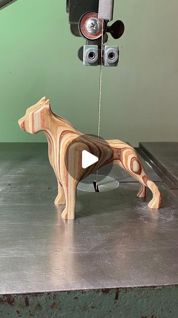 Band Saw Projects Ideas, Scrap Wood Ideas, Wood Toys Diy, Plywood Art, Bandsaw Projects, Tre Kunst, Diy Woodworking Projects, Wooden Toy Cars, Bandsaw Box