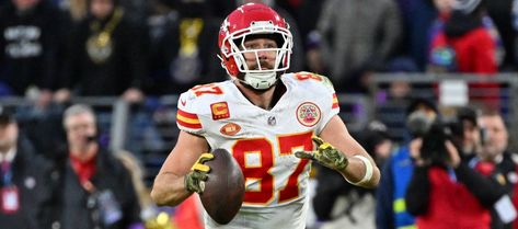 15 Players the Experts Draft (2024 Fantasy Football) Kc Chiefs Football, Football Draft, Red Kingdom, Happy In Love, Thursday Night Football, Nfl Football Games, Quote About Love, Sports Psychology, Chiefs Game