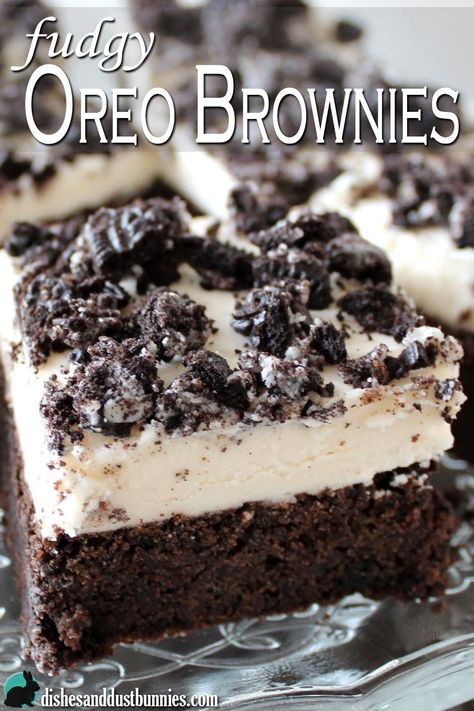 Fudgy Oreo Brownies with Oreo Cream Frosting - Dishes & Dust Bunnies Fudge Oreo, Gourmet Brownies, Crushed Oreo, Oreo Desserts, Oreo Cream, Fudgy Brownie, Dust Bunnies, Oreo Brownies, Oreo Recipes