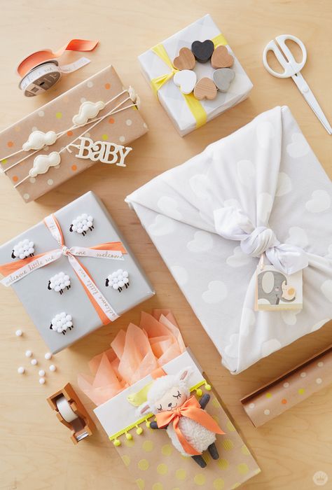 Baby Gift Wrapping, Gift Wrap Ideas, Baby Shower Wrapping, Gift Wrapping Ideas, Gift Wrapping Inspiration, Cadeau Baby Shower, Diy Bebe, Creative Diy Gifts, Wrap Ideas