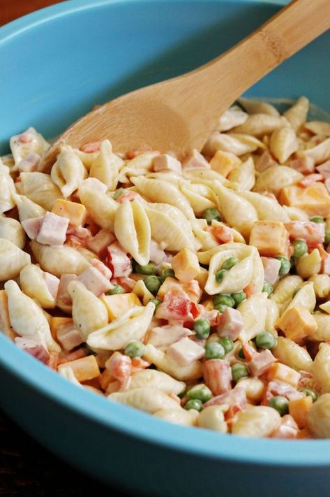 Mom’s Macaroni Salad Resep Pasta, Resep Salad, Salad Pasta, Macaroni Salad, Salad Side Dishes, Salad Bar, Pasta Salad Recipes, Comfort Foods, Summer Salads