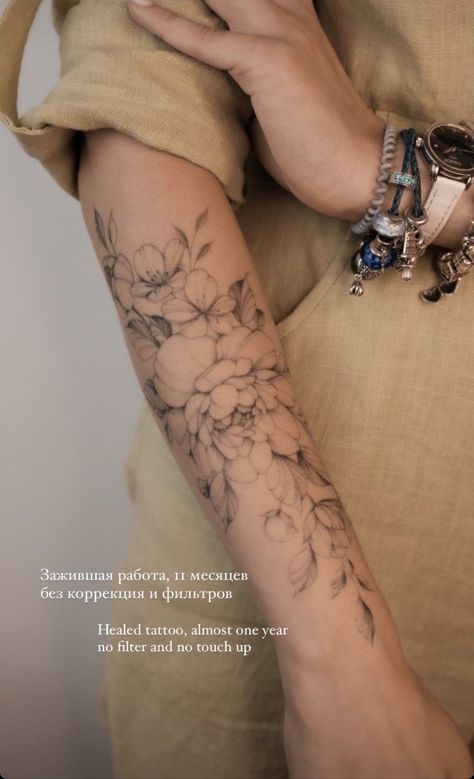 Delicate Half Sleeve Tattoos For Women, Botanisches Tattoo, Aesthetic Tattoo Ideas, Floral Arm Tattoo, 30 Aesthetic, Worst Tattoos, Cuff Tattoo, Wrap Tattoo, Flower Wrist Tattoos