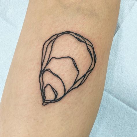 🐳 Another day another oyster 💁🏻‍♀️ #portlandme #mainetattoo #oystertattoo #oystersofinstagram #oysterlover #oysters #maineoysters… | Instagram Simple Maine Tattoo, Fine Line Oyster Tattoo, Oyster Drawing Simple, Oyster Tattoo Simple, East Coast Tattoo Ideas, Oyster Shell Tattoo, Oyster Tattoo, 17 Tattoo, Maine Tattoo