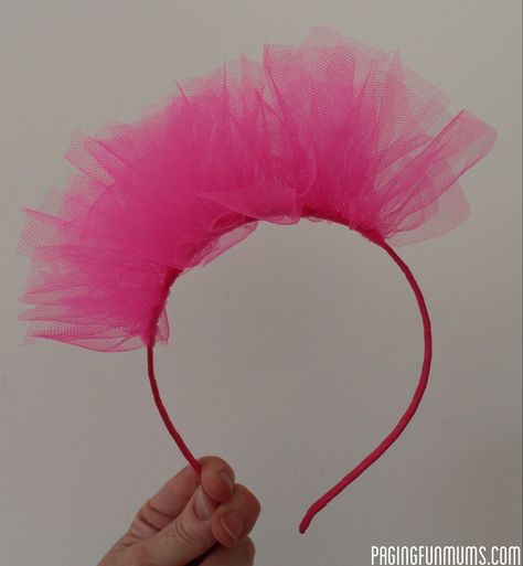 DIY Tulle Headpiece                                                                                                                                                                                 More Pompon Tulle, Tulle Headpiece, Decor Photobooth, Tulle Headband, Flamingo Costume, Diy Tulle, Hair Ties Diy, Headpiece Diy, Seuss Party