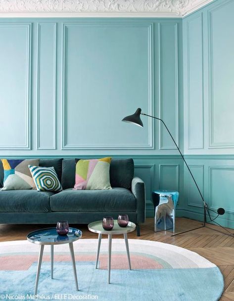 Bleu turquoise et pastel, le duo gagnant de cet appart haussmannien - Elle Décoration Best Sofa Designs, Sofa Designs For Living Room, Designs For Living Room, Turquoise Living Room Decor, Turquoise Room, Living Room Turquoise, Small Sectional Sofa, Turquoise Walls, Pastel Interior