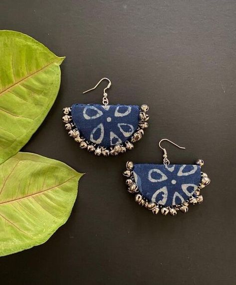 Fabric Earrings Design, Cloth Jwellary Handmade, Handmade Fabric Jwellery, Febric Jwellary, Cute Earrings Fabric, Handmade Earrings Fabric, Fabric Earings Making At Home, Fabric Earrings Handmade, Diy Earrings Materials