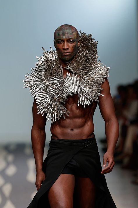 Valentim Quaresma Sculptural Fashion, Athleisure Trend, Body Adornment, Futuristic Fashion, Avant Garde Fashion, Fantasy Fashion, Spring Summer 2015, Mode Inspiration, Kilt