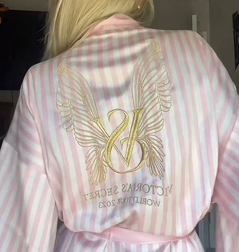 Victoria Secret Silk Robe, Aesthetic Crop Top, Victoria Secret Christmas, Victoria's Secret Aesthetic, Feminine Theme, Pink Pjs, Pink Academia, Victoria Secret Model, Victoria Secret Outfits