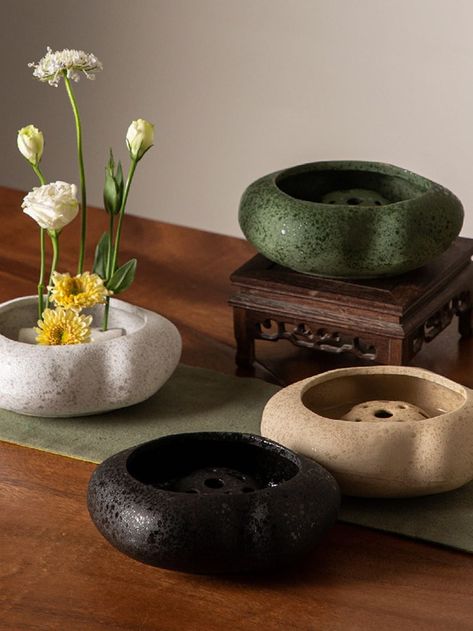 Ikebana 101: Everything You Need to Understand (and Practice) the Japanese Art of Flower Arranging Ceramic Ikebana Vases, Ceramic Kenzan, Ikebana Ceramics, Ikebana Vases Ceramics, Ikebana Kenzan, Ceramic Flower Frog, Ceramic Ikebana, Ceramics Plates, Arreglos Ikebana