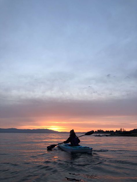 Aesthetic Kayaking Pictures, Kayak Aesthetic, Kayaking Aesthetic, Vacay Aesthetic, Ocean Kayaking, Beach Therapy, Lake Days, Emily Henry, Kayak Adventures