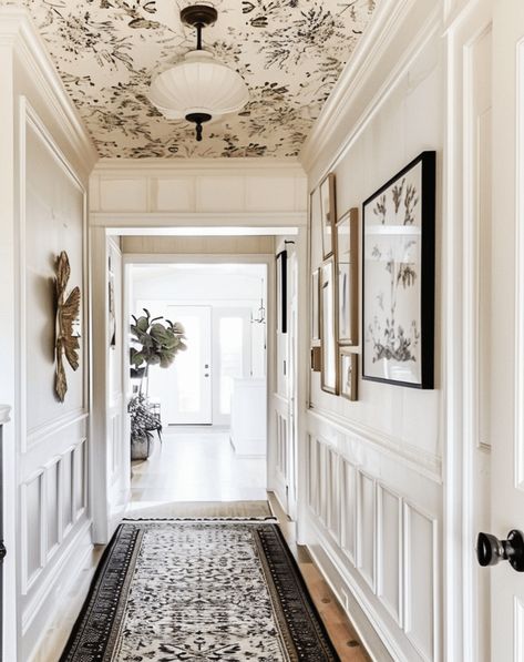 Vintage Modern Home Decor, Wallpaper Ceiling Hallway, Timeless Home, Long Hallway Decorating, Hallway Makeover, Traditional Dining Rooms, Diy House Renovations, Hallway Design, Timeless Interiors