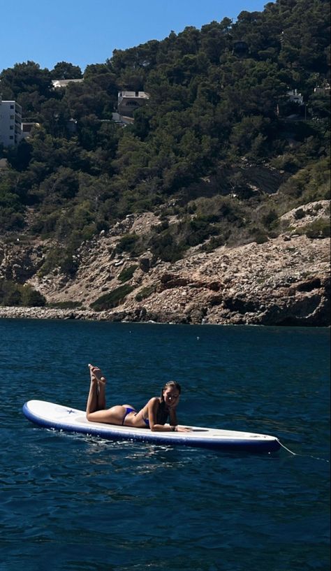 Paddle Board Pics, Stand Up Paddle Boarding Aesthetic, Paddle Board Aesthetic, Paddleboarding Aesthetic, Paddle Boarding Aesthetic, Paddleboarding Pictures, Lake Photoshoot Ideas, Surf Photoshoot, Paddle Boarding Pictures