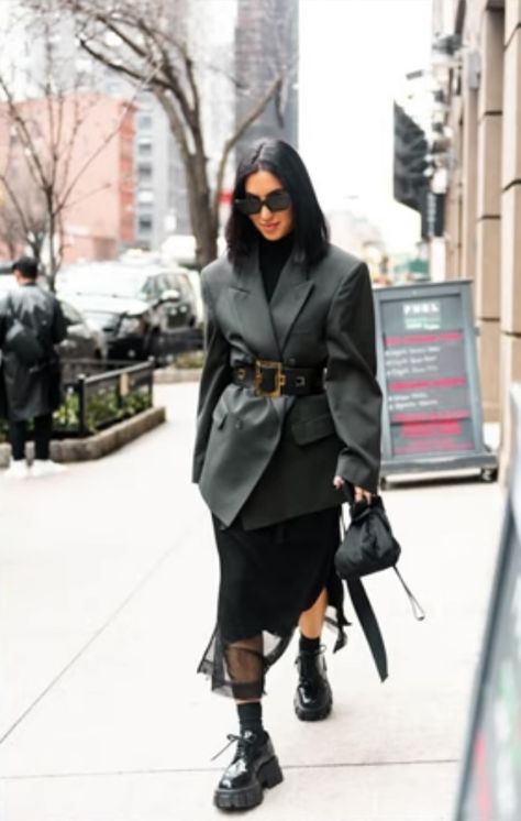 Fashion Week Outfit Ideas, Fashion Week Outfit, Fall Trends Outfits, New York Fashion Week Street Style, Nyfw Street Style, Effortlessly Chic Outfits, Looks Street Style, Autumn Street Style, Sporty Chic