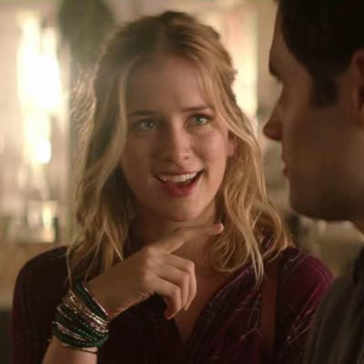 Beck "you", Guinevere Beck Icon, Elizabeth Lail Wallpaper, Elizabeth Lail You, Elizabeth Lail Fnaf, Elizabeth Lail Icons, You Netflix Series, Korean Skincare For Acne, Skincare For Hyperpigmentation