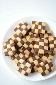 These Eggless checkerboard cookies are easy to bake and delicious to eat. They are made using basic ingredients and a great sweet treat for kids. Sere as after school snack to kids or have it with your cup of coffee. Recipe by Manjula. #EgglessBakingContest   http://ift.tt/2ayPc7l #Vegetarian #Recipes Tofu Smoothie, Checkerboard Cookies, Geek Food, Alice In Wonderland Tea Party, Vanilla Cookies, Vanilla Chocolate, Alice In Wonderland Party, Wonderland Party, Disney Alice