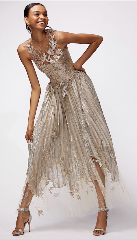 Oscar de la Renta Pre-Fall 2019 Fii Puternic, Feminine Elegance, Summer Wedding Outfits, Looks Party, Beauty Dress, Moda Vintage, Dresses To Wear To A Wedding, Gorgeous Gowns, Marchesa