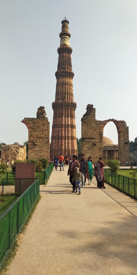 Qutub Minar Aesthetic, Qutub Minar Photography, Delhi Tourism, Qutub Minar, Nature Photography Quotes, Delhi City, Delhi Travel, Qhd Wallpaper, Editing Tricks