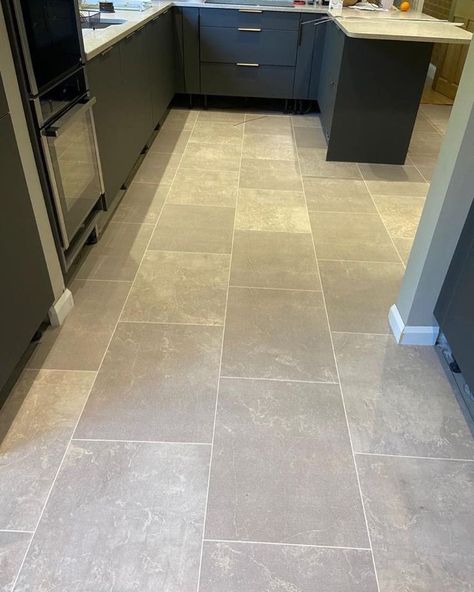 Karndean Opus Luxury vinyl tile colour Argento SP217 with 3mm DS10 Chalk grout strips Lino Kitchen Floor, Kitchen Floor Vinyl Tile, Kitchen Lino Flooring, Luxury Vinyl Tile Flooring Kitchen, Kitchen Flooring Vinyl, Luxury Vinyl Tile Kitchen, Vinyl Tile Flooring Kitchen, Stone Kitchen Floor, Tile Effect Vinyl Flooring