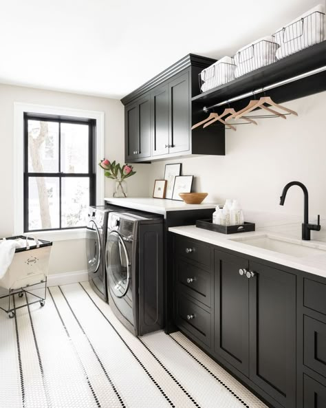 C. B. Hughes Design’s Instagram post: “Even my husband might enjoy doing laundry here. ⠀⠀⠀⠀⠀⠀⠀⠀⠀ Design: @cbhughesdesign Photography: @tamara_flanagan_photo Styling:…” Laundy Room, House Laundry Room, Laundry Room/mud Room, Modern Laundry, Mudroom Laundry Room, Laundry Design, Laundry Room Shelves, Laundry Room Renovation, Modern Laundry Rooms