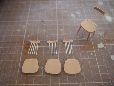 Diy Dollhouse Chair, Dollhouse Furniture Tutorials, Mini Cottage, Macrame Earrings Tutorial, Dollhouse Bookcase, Diy Barbie House, Dollhouse Chair, Diy Barbie Furniture, Doll House Crafts