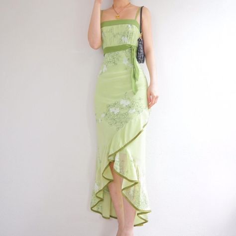 Light Green Hoco Dress, Light Green Prom Dresses, Light Green Prom Dress, Green Hoco Dress, Baddie Dresses, Green Prom Dresses, High Low Dress Formal, Milkmaid Dress, Green Formal Dresses