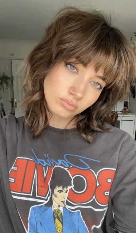 Shag Bob Haircut, 70s Haircuts, Razor Cut Hair, Goals Achieved, Layered Hair With Bangs, Short Shag Haircuts, Shaggy Short Hair, Short Shag Hairstyles, Shag Hairstyles