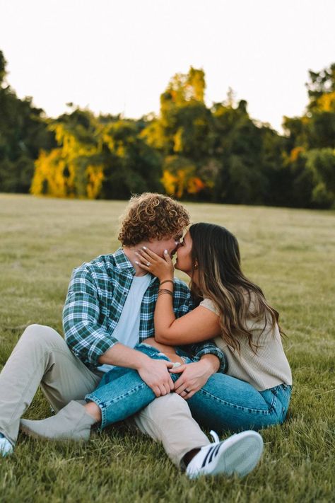 Couple in Fall 🤎 #Pre_Wedding_Videos #Pre_Wedding_Poses_Unique #Wedding_Poses_Unique #Pre_Wedding_Photoshoot_Beach https://whispers-in-the-wind.com/creative-photo-ideas-to-capture-your-love-story/?couple-in-fall Picture For Couples Ideas, Couple Picture Poses Mirror, Fun Casual Couple Photoshoot, Trail Photoshoot Couple, Photoshoot Couples Poses, Couple Photoshoot Poses Engagement, Matching Fall Couple Outfits, Couples Photo Shoot Ideas Casual, Love Photography Ideas