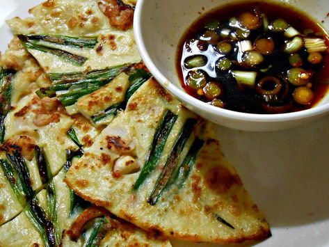 Jeon Recipe, Korean Seafood Pancake, Korean Seafood, Seafood Pancake, Seafood Entrees, Korean Recipes, A Chef, Korean Food, International Recipes