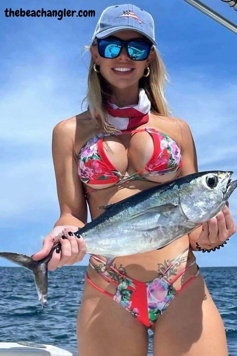 Fishing Pictures, Fishing Women, Fishing Girls, Fishing Life, Gone Fishing, Fishing Outfits, Saltwater Fishing, Fishing Trip, Up Girl