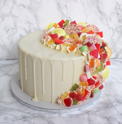 Haribo Birthday Cake, Sweetie Birthday Cake, Simple Sweets, Birthday Drip Cake, Sweetie Cake, Pink Rose Cake, Fruits Cake, Marshmallow Cake, 15th Birthday Cakes