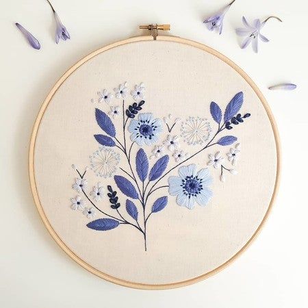 Embroidery Hoop Art Tutorial, Embroidery Hoop Art Diy, Embroidery Hoop Wall, Embroidery Hoop Wall Art, Floral Embroidery Patterns, Pola Sulam, Embroidery Patterns Vintage, Embroidery Flowers Pattern, Embroidery Patterns Free