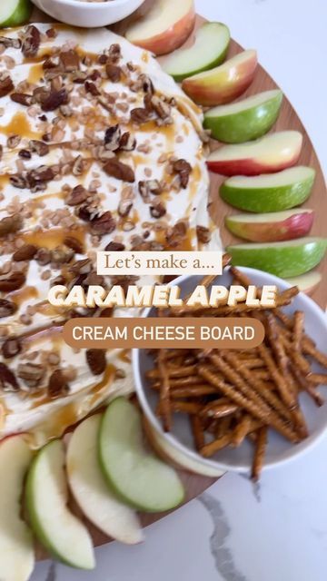 Caramel Charcuterie Board, Caramel Apple Butter Board, Apple Charcuterie Board Ideas, Fall Caramel Apple Board, Caramel Apple Cream Cheese Board, Charcuterie Board Caramel Apple, Caramel Apple Cream Cheese Spread, Carmel Cream Cheese Apple Dip Toffee Bits, Caramel Apple Board