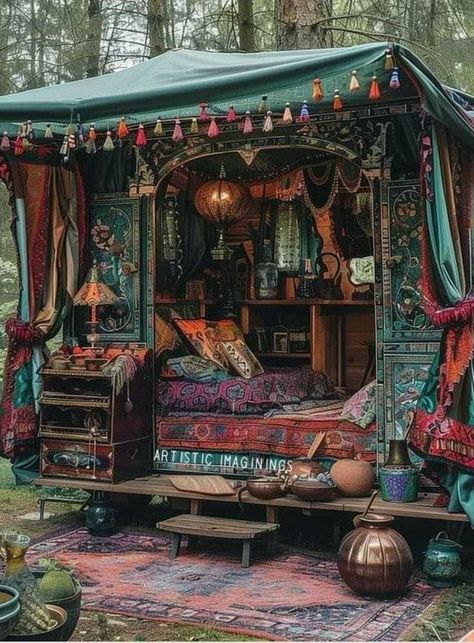 Romani Living Room, Witch Caravan, Romani Caravan Interior, Romani Decor, Hippie House Aesthetic, Boho Tent, Caravan Interior, Bohemian House, Camper Decor